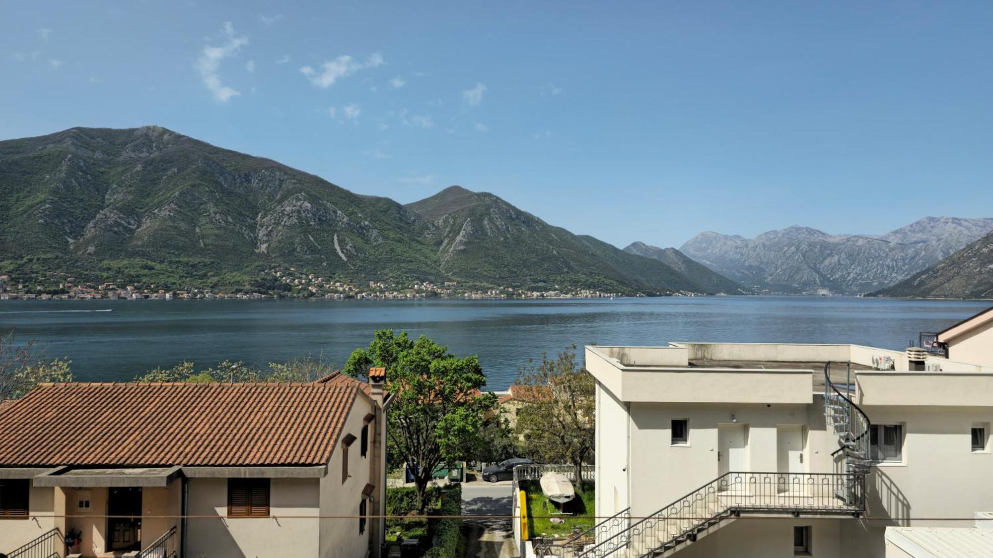 Modern Seaside Escape - Stunning Sea View - Private & Stylish Appartement Kotor Buitenkant foto