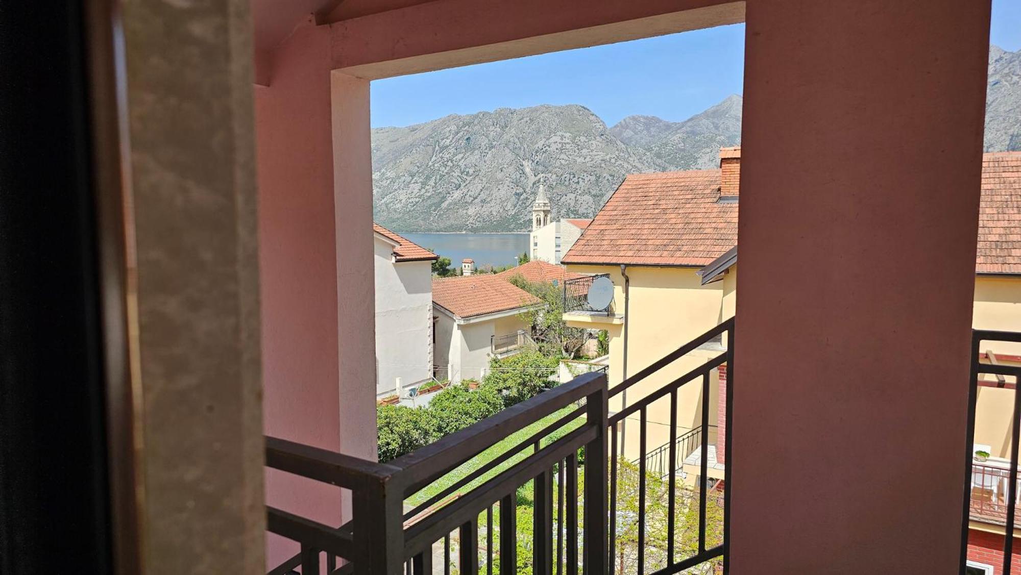 Modern Seaside Escape - Stunning Sea View - Private & Stylish Appartement Kotor Buitenkant foto