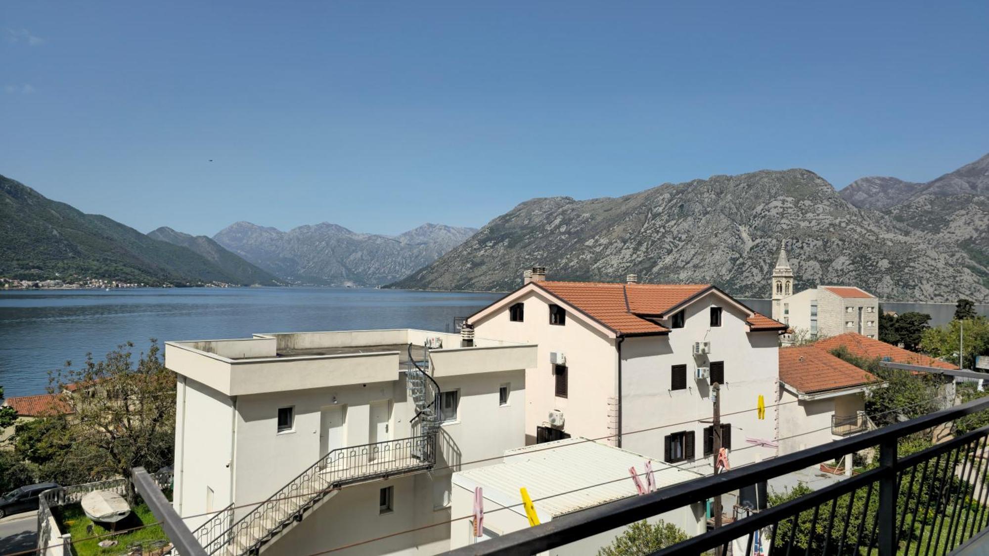 Modern Seaside Escape - Stunning Sea View - Private & Stylish Appartement Kotor Buitenkant foto