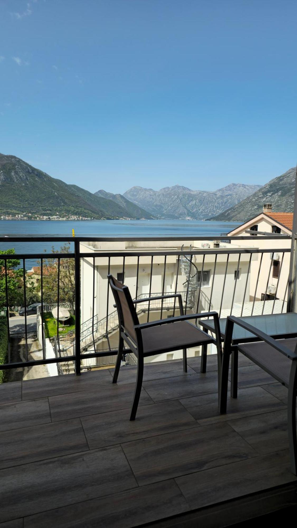 Modern Seaside Escape - Stunning Sea View - Private & Stylish Appartement Kotor Buitenkant foto