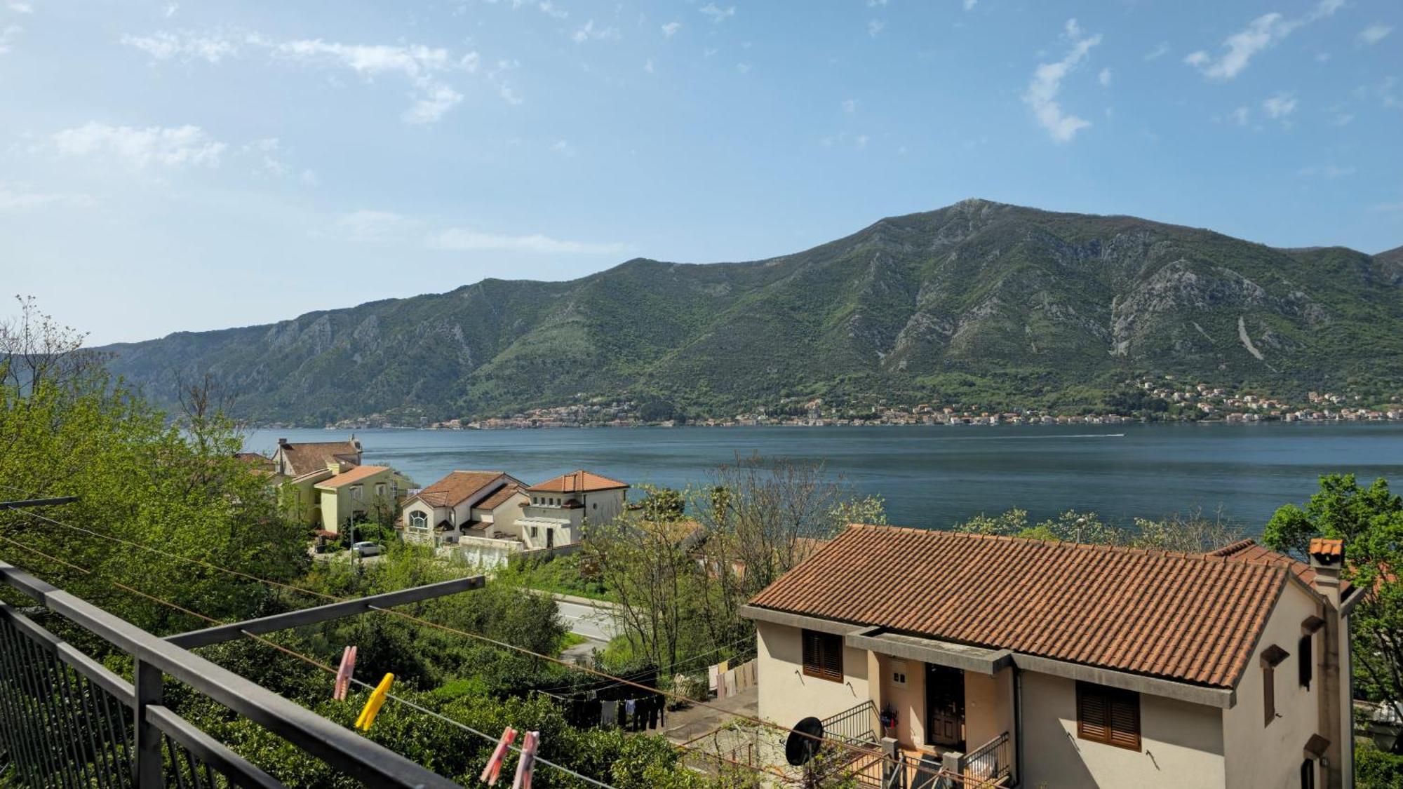 Modern Seaside Escape - Stunning Sea View - Private & Stylish Appartement Kotor Buitenkant foto