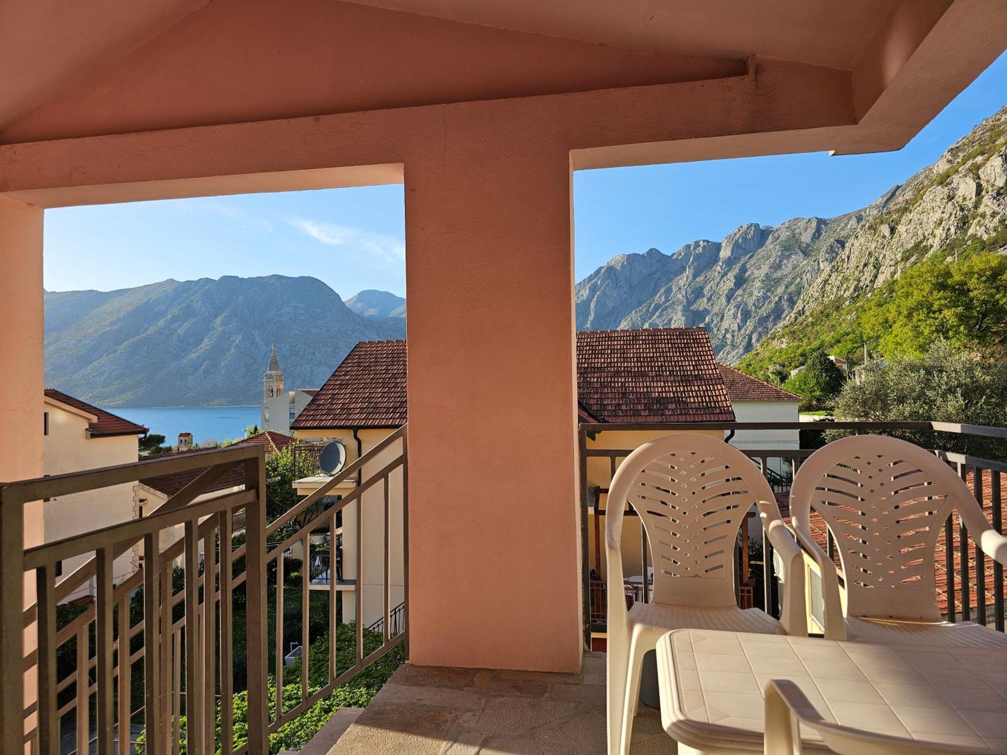 Modern Seaside Escape - Stunning Sea View - Private & Stylish Appartement Kotor Buitenkant foto