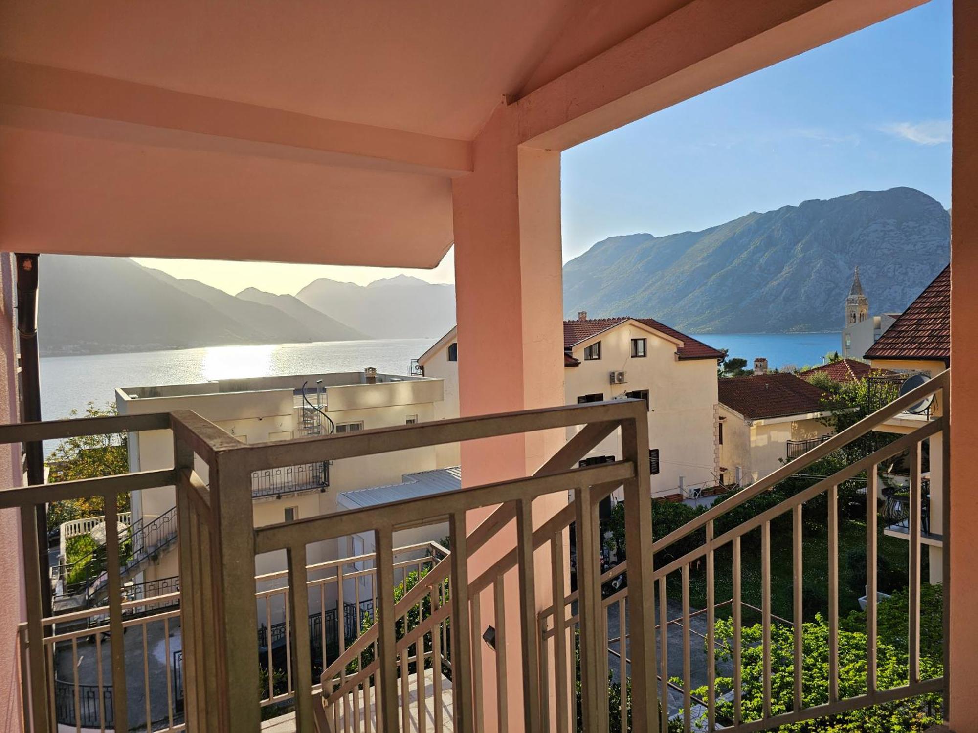 Modern Seaside Escape - Stunning Sea View - Private & Stylish Appartement Kotor Buitenkant foto