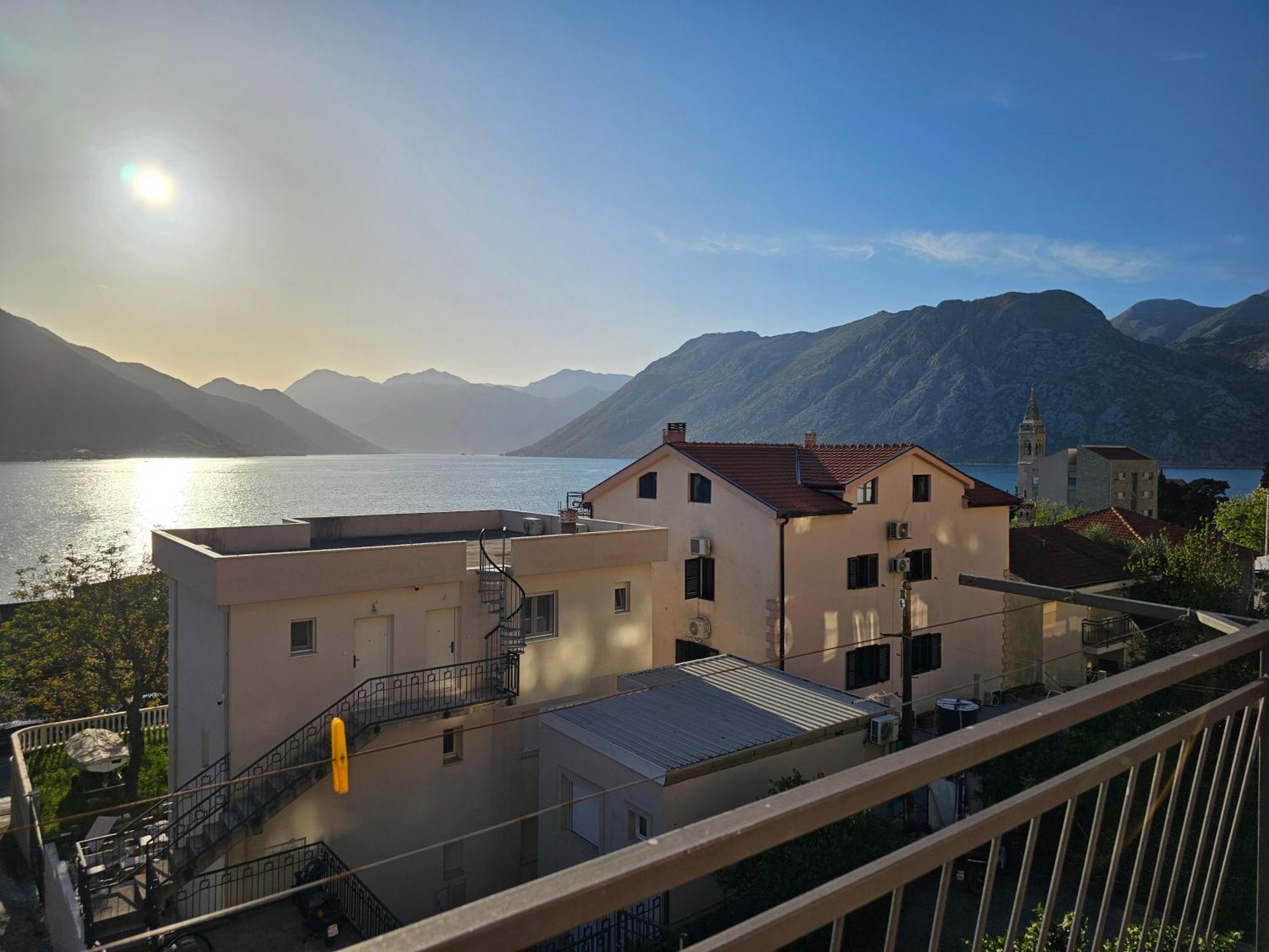 Modern Seaside Escape - Stunning Sea View - Private & Stylish Appartement Kotor Buitenkant foto