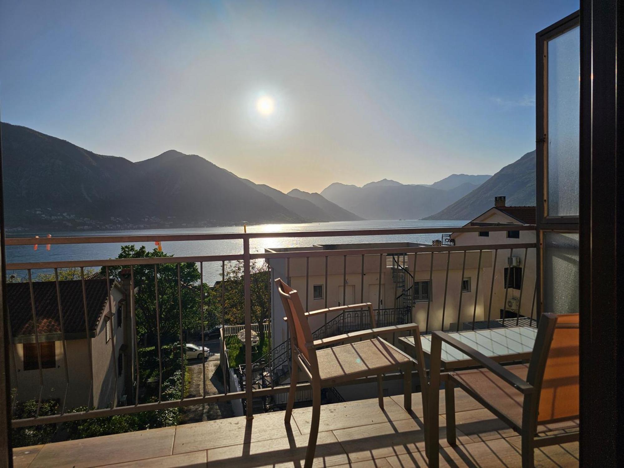 Modern Seaside Escape - Stunning Sea View - Private & Stylish Appartement Kotor Buitenkant foto
