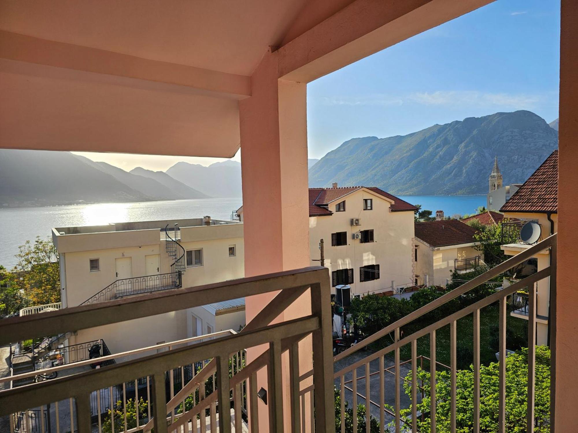 Modern Seaside Escape - Stunning Sea View - Private & Stylish Appartement Kotor Buitenkant foto