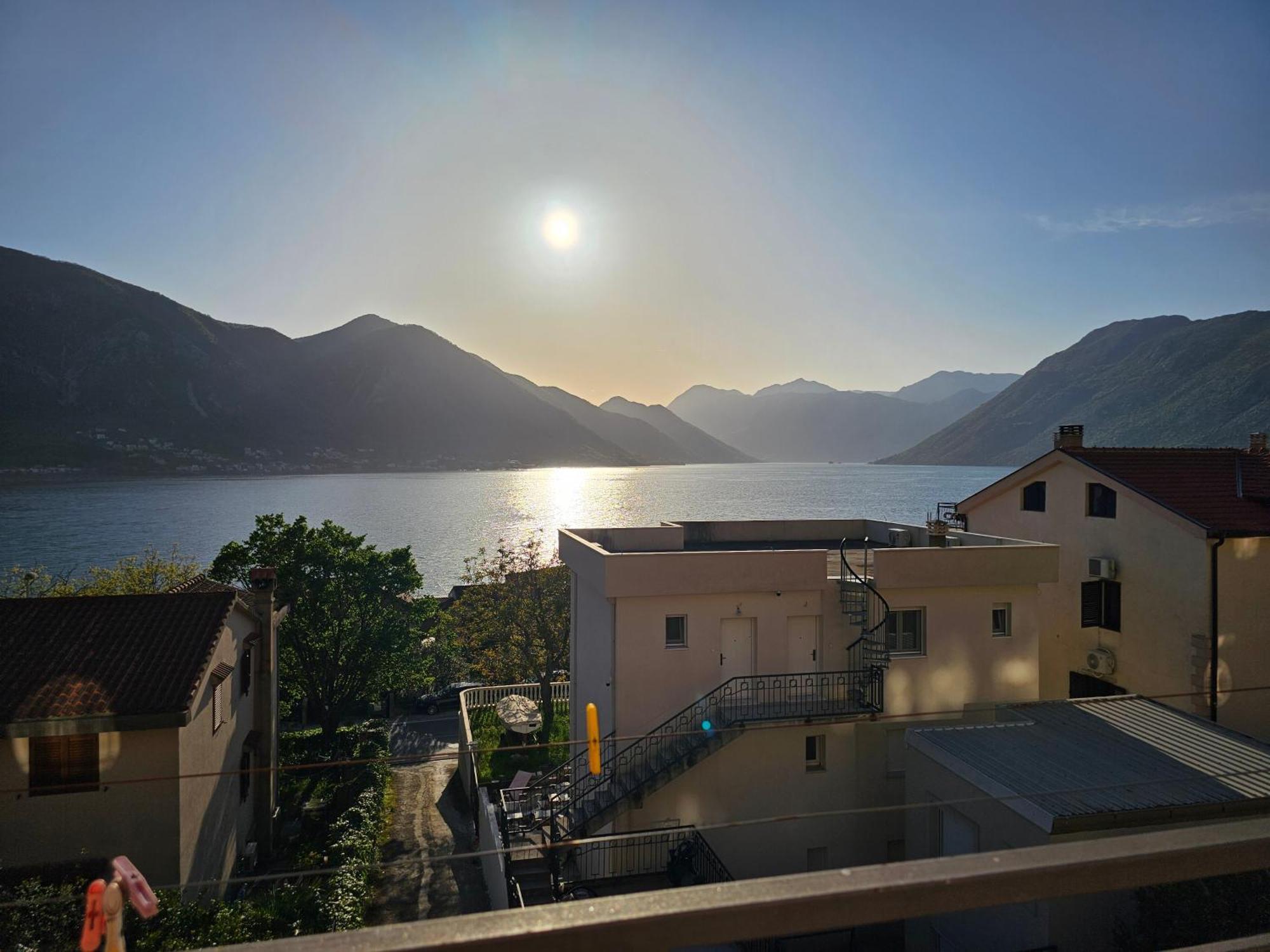 Modern Seaside Escape - Stunning Sea View - Private & Stylish Appartement Kotor Buitenkant foto