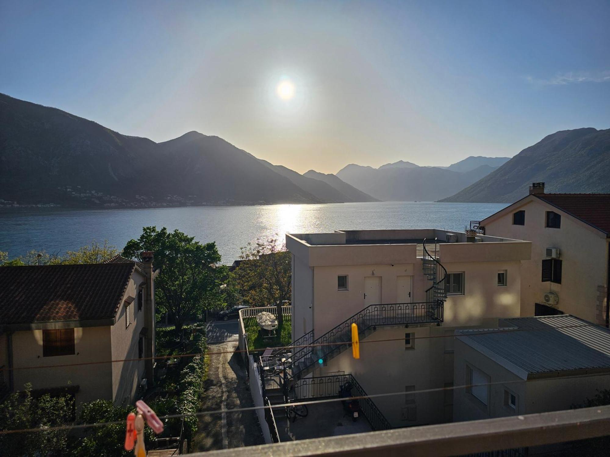 Modern Seaside Escape - Stunning Sea View - Private & Stylish Appartement Kotor Buitenkant foto